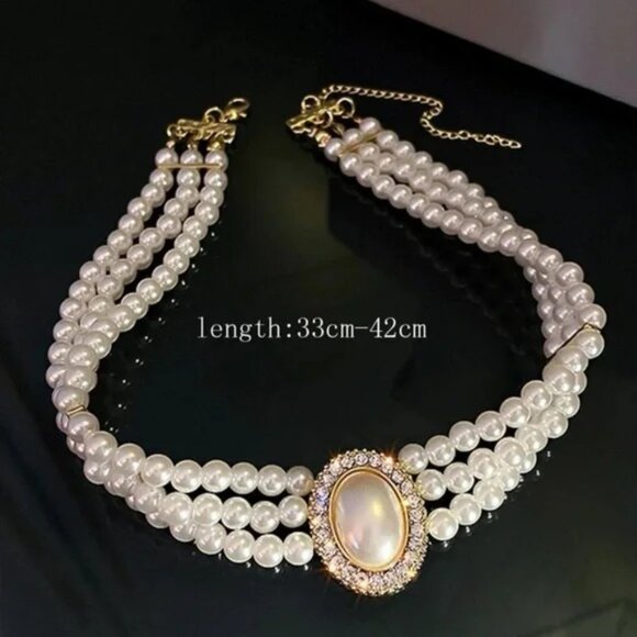 ✨✨ Elegant Triple-Strand Pearl Choker with Opalescent Centerpiece✨ - Picture 6 of 9
